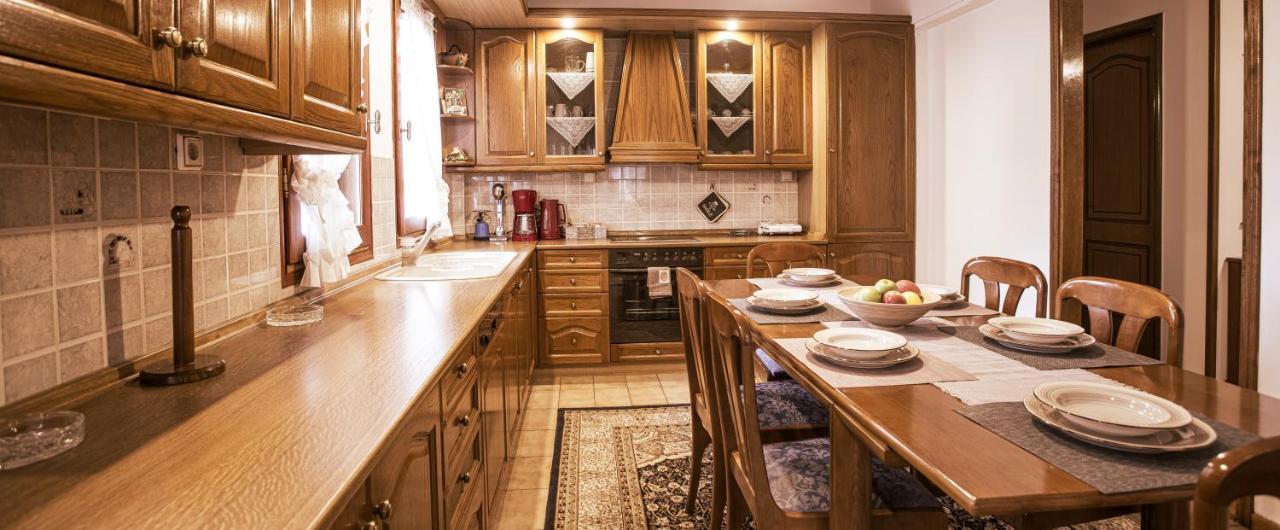 קסטוריה Georgia'S Guesthouse מראה חיצוני תמונה